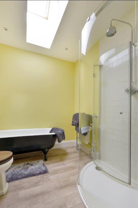 Windsor/Legoland/Ascot Charming 3Br Home In Centre Экстерьер фото