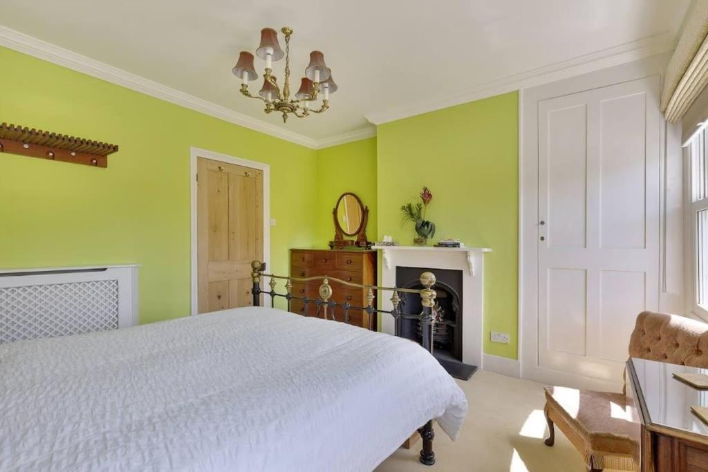 Windsor/Legoland/Ascot Charming 3Br Home In Centre Экстерьер фото